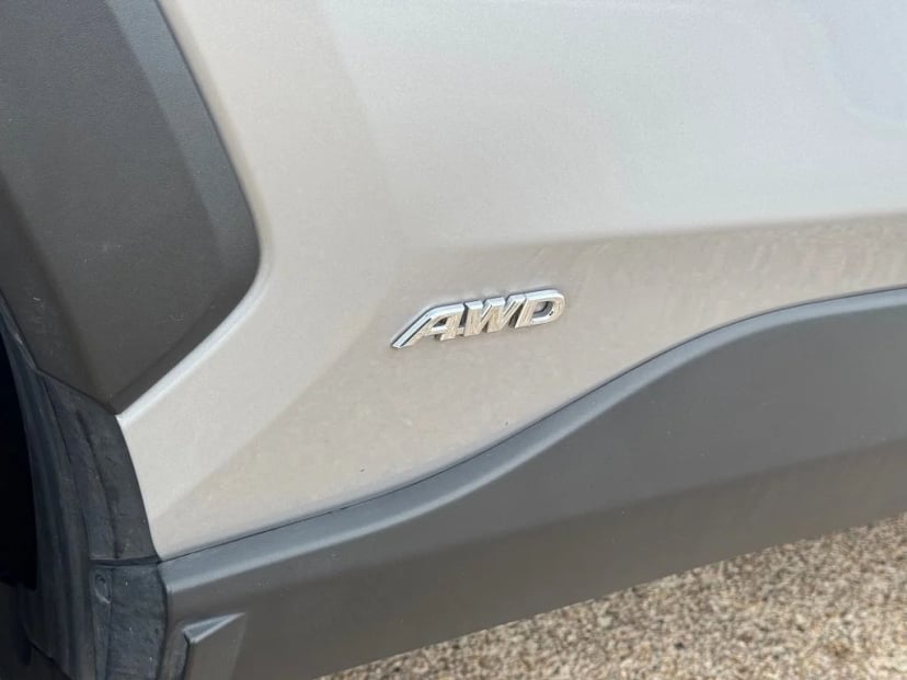2025 Toyota RAV4 Hybrid - Image 12