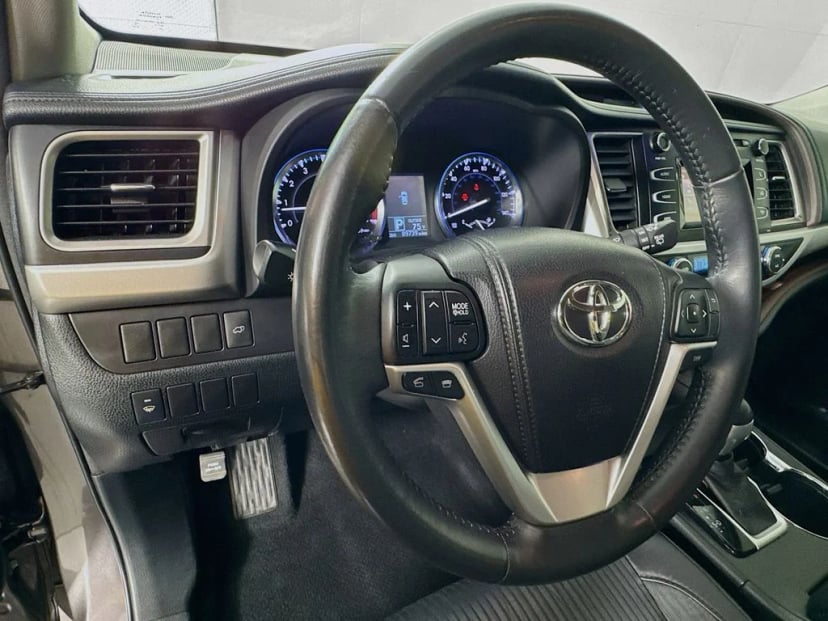 2014 Toyota Highlander - Image 11