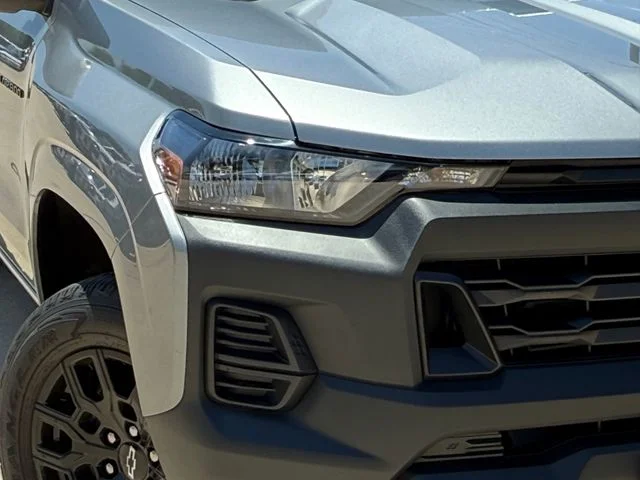 2025 Chevrolet Colorado - Image 3