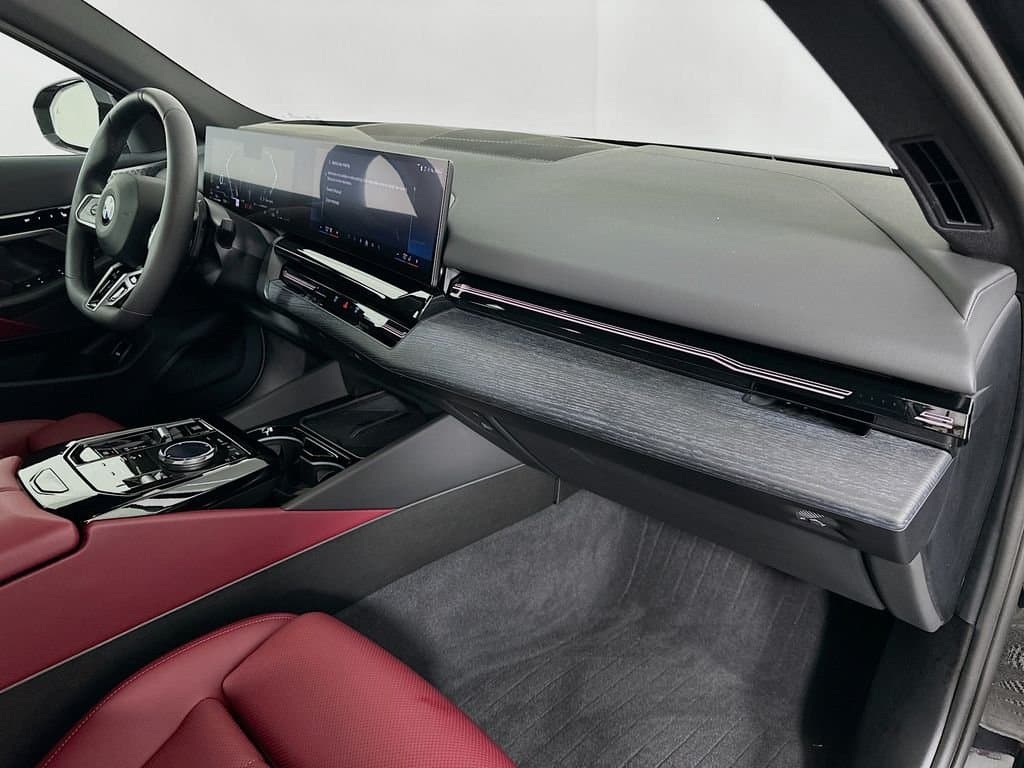2025 BMW 5 Series - Image 30