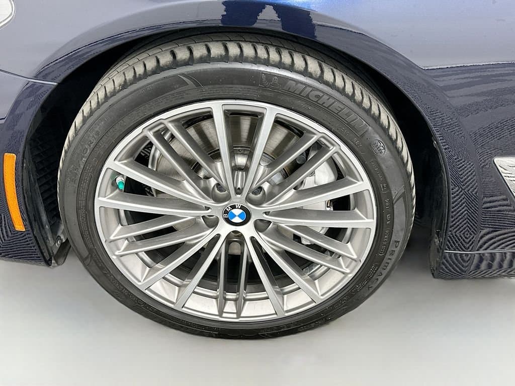 2019 BMW 5 Series - Image 32