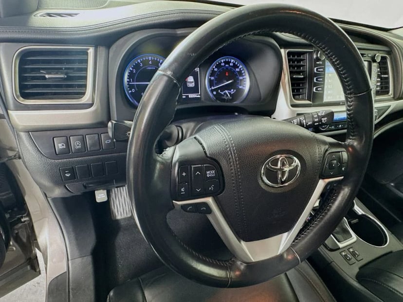 2018 Toyota Highlander - Image 11