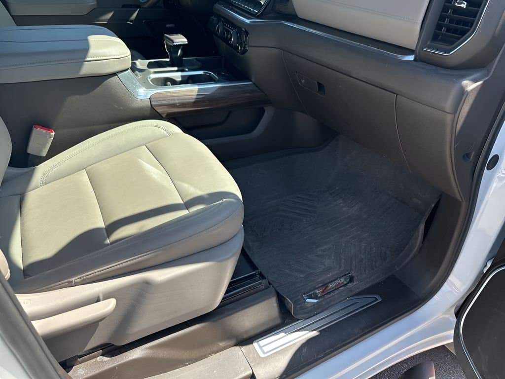 2025 Chevrolet Silverado 1500 - Image 16