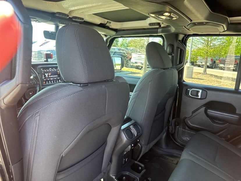2022 Jeep Gladiator - Image 18