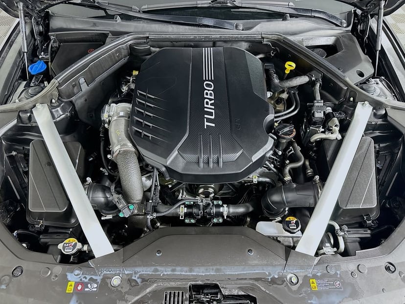 2023 Genesis G70 - Image 31
