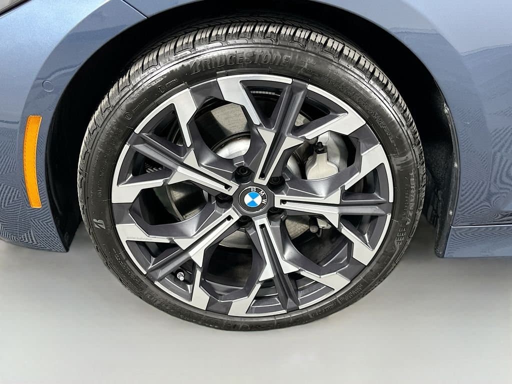 2025 BMW 3 Series - Image 32