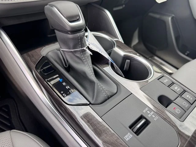 2026 Toyota Highlander Hybrid - Image 15