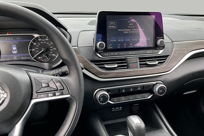 2025 Nissan Altima - Image 7