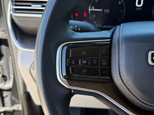 2023 Jeep Grand Wagoneer - Image 16