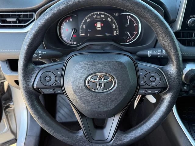 2025 Toyota RAV4 - Image 10
