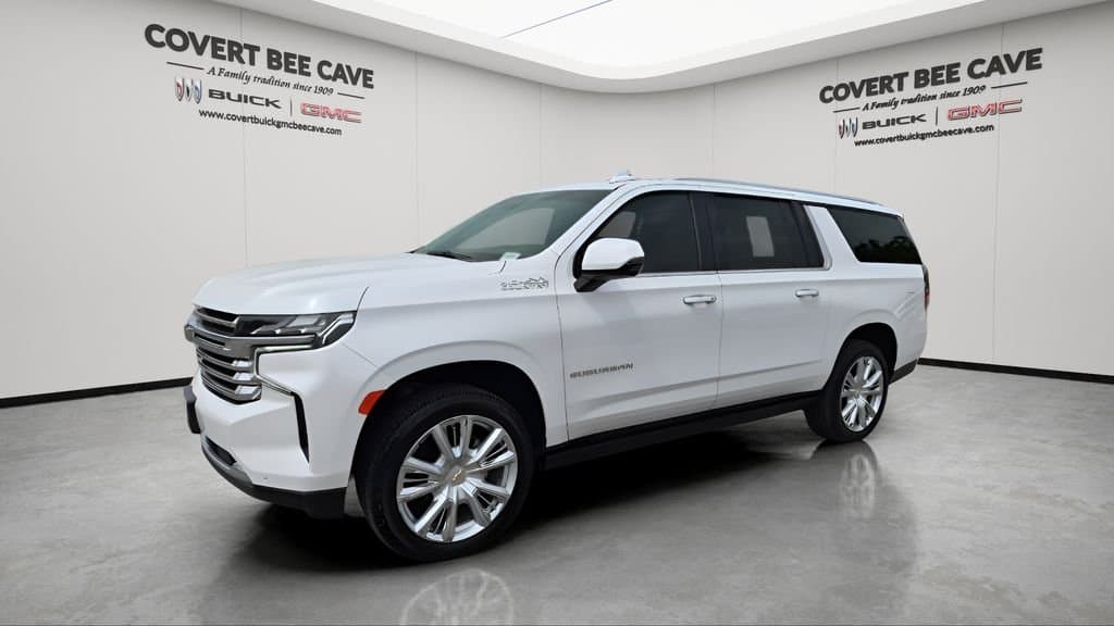 2023 Chevrolet Suburban - Image 3