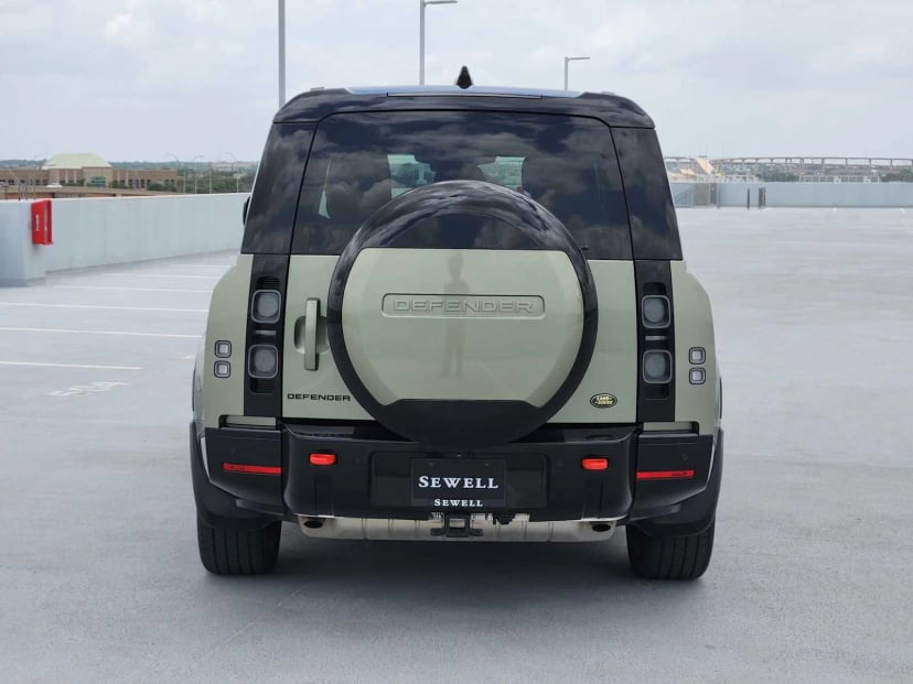 2025 Land Rover Defender - Image 6