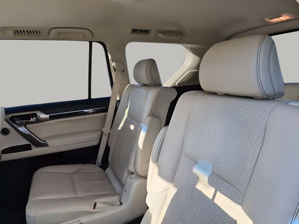 2023 Lexus GX - Image 19
