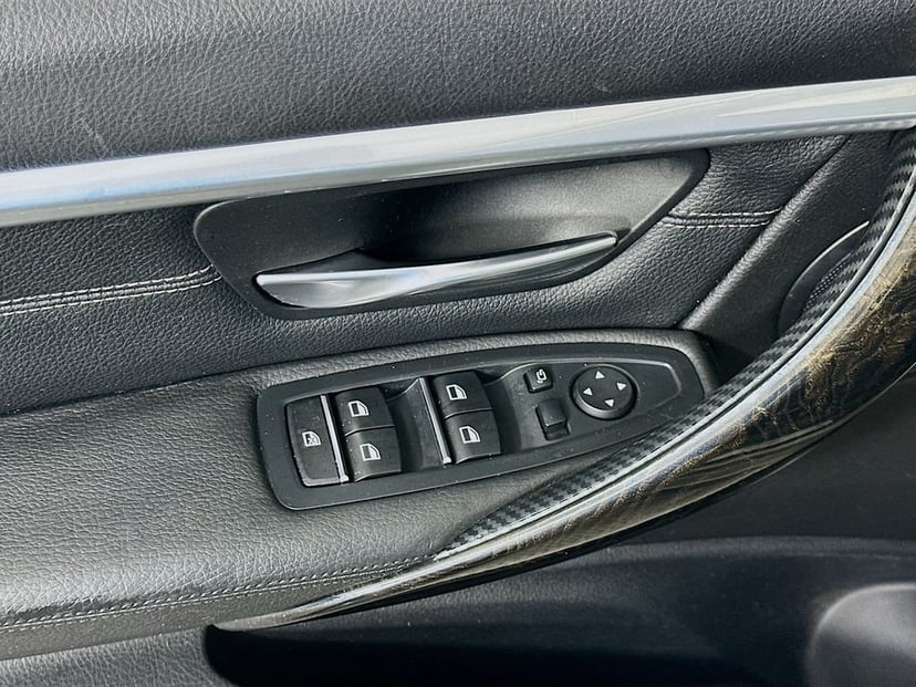 2016 BMW 3 Series - Image 17