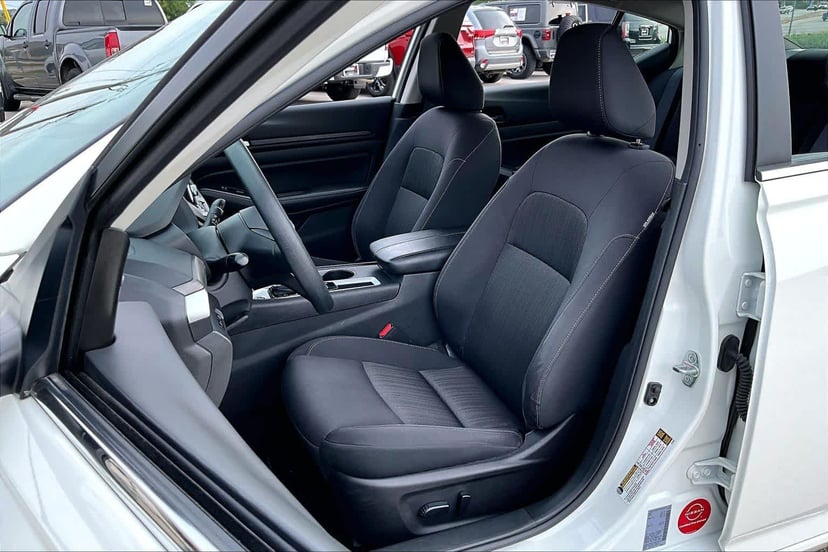 2025 Nissan Altima - Image 8