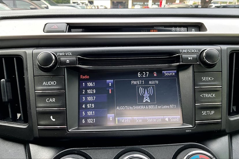 2017 Toyota RAV4 - Image 31