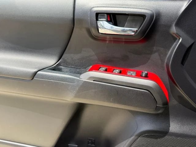 2020 Toyota Tacoma - Image 24
