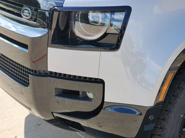 2026 Land Rover Defender 110 - Image 8