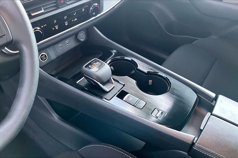 2023 Nissan Rogue - Image 16