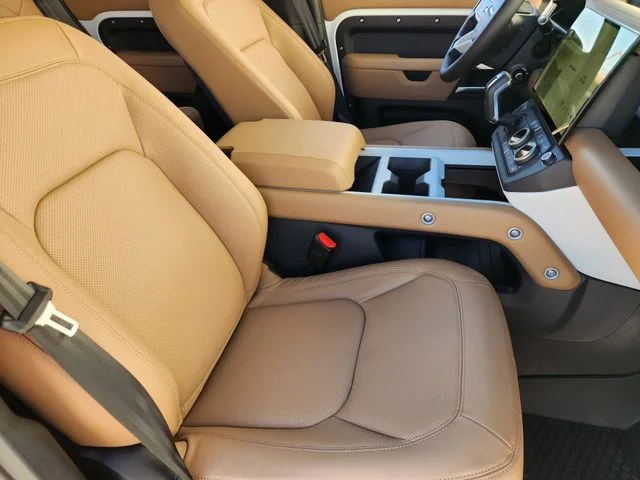 2026 Land Rover Defender 110 - Image 10