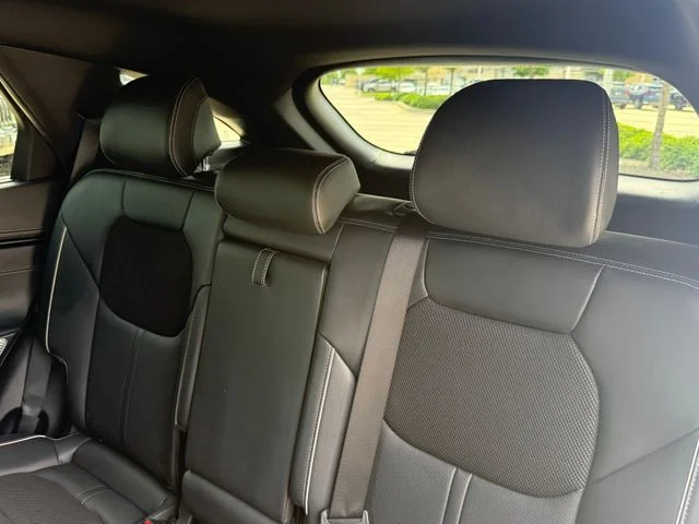2023 Genesis GV70 - Image 28