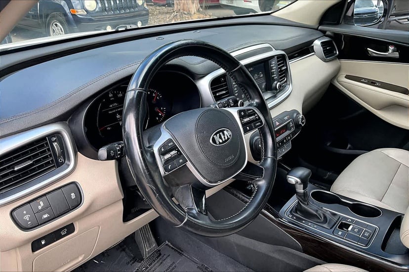 2020 Kia Sorento - Image 18