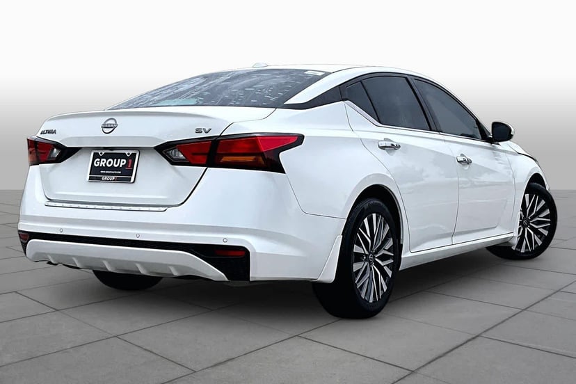 2023 Nissan Altima - Image 13