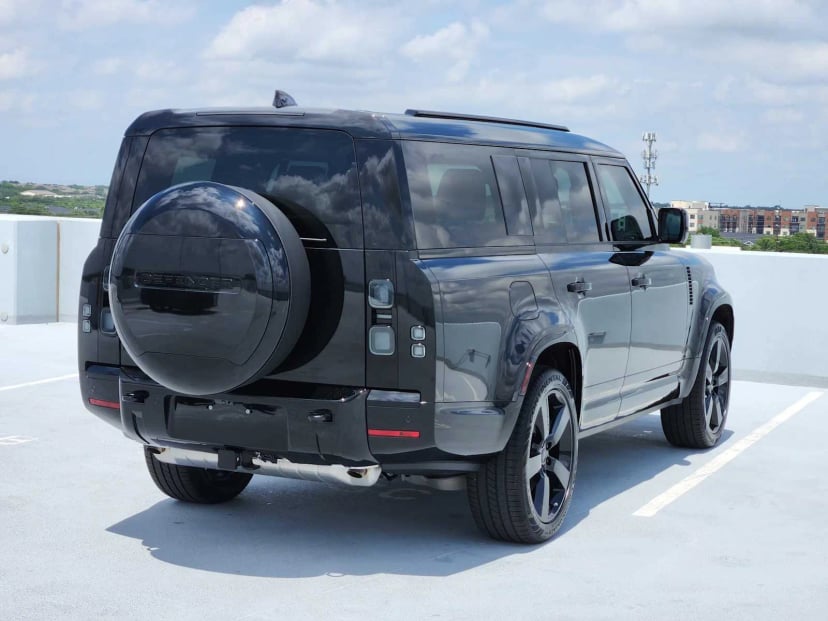 2026 LAND ROVER Defender 130 - Image 5