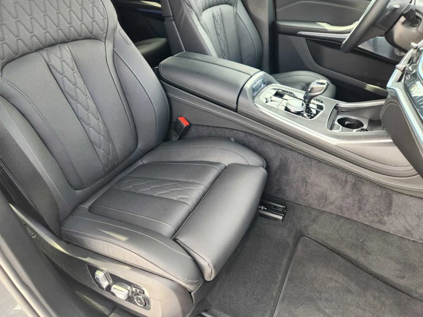 2025 BMW ALPINA XB7 - Image 14