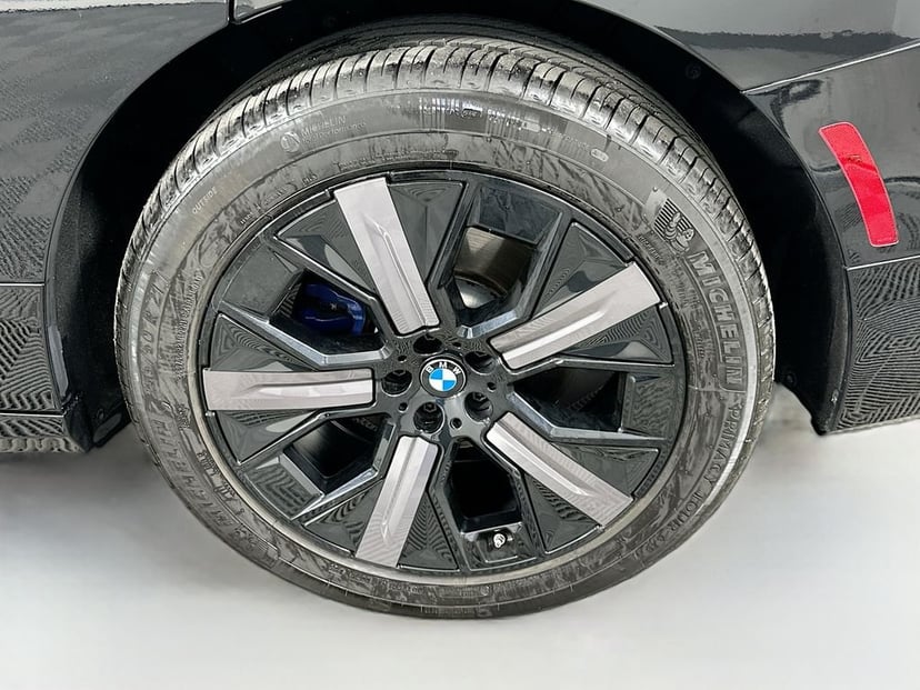 2024 BMW iX - Image 31