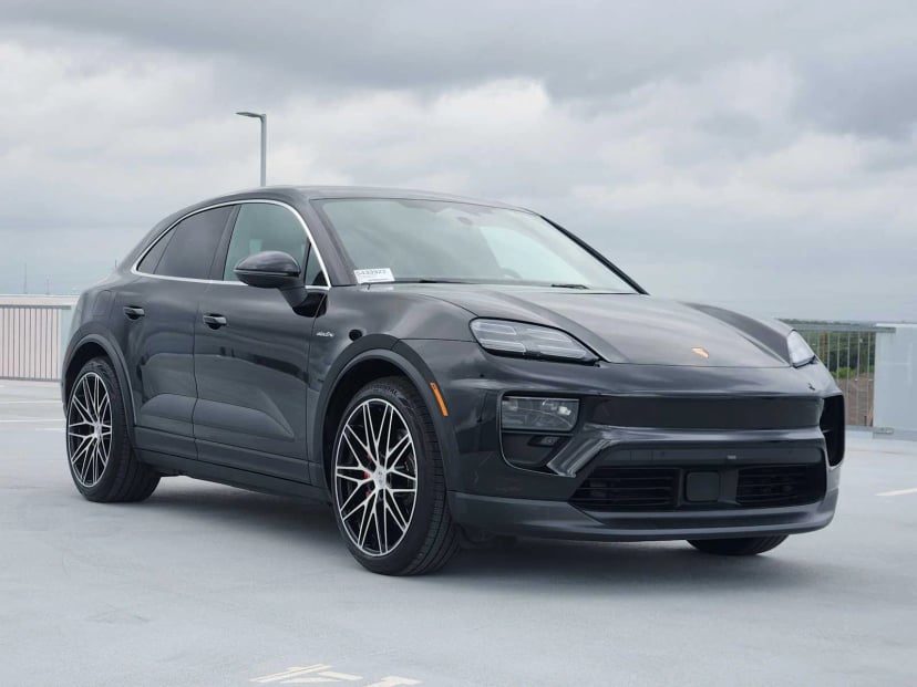 2025 Porsche Macan - Image 3