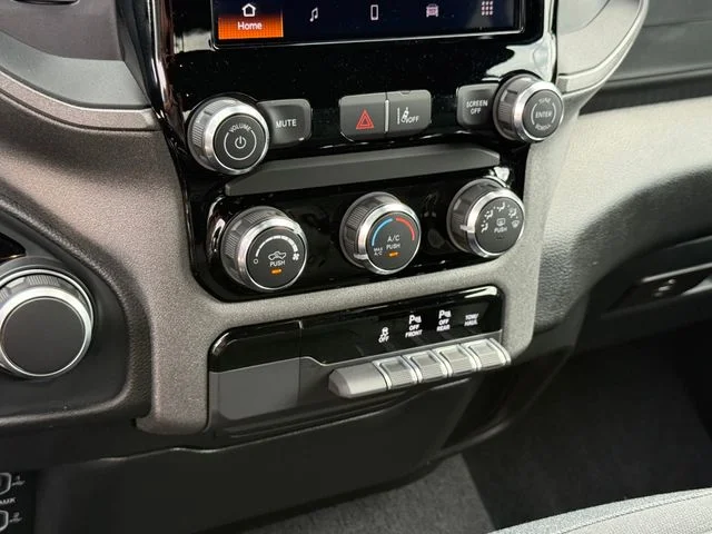 2025 Ram 1500 - Image 19