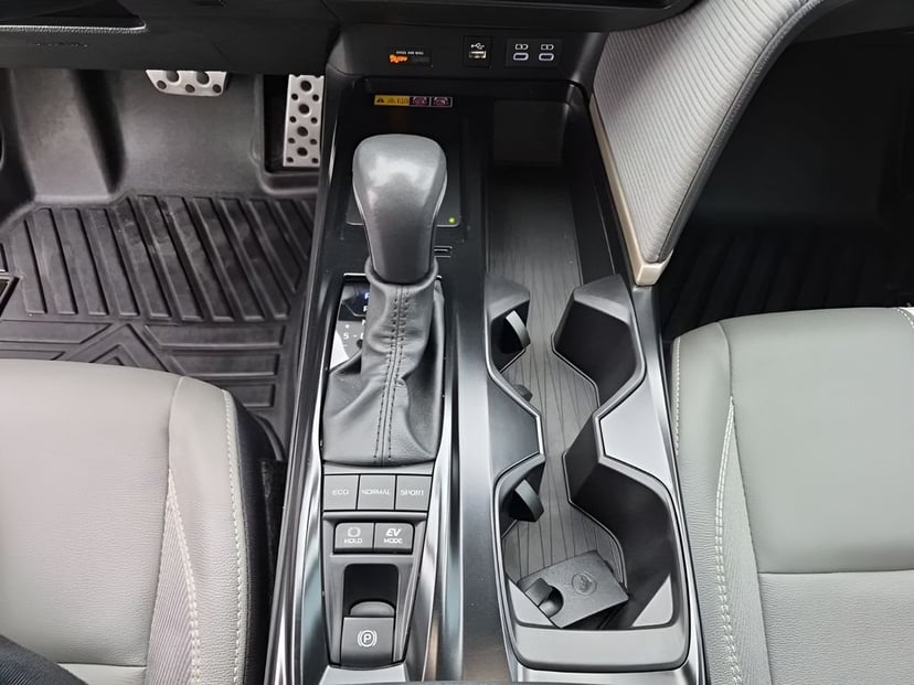 2025 Toyota Camry - Image 40