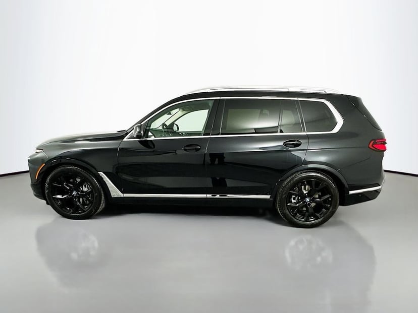 2023 BMW X7 - Image 8