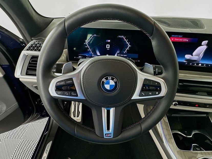 2025 BMW X7 - Image 11