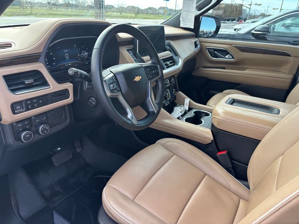 2023 Chevrolet Suburban - Image 8