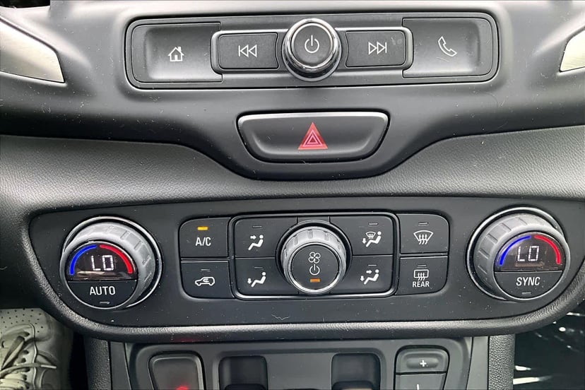 2020 GMC Terrain - Image 32