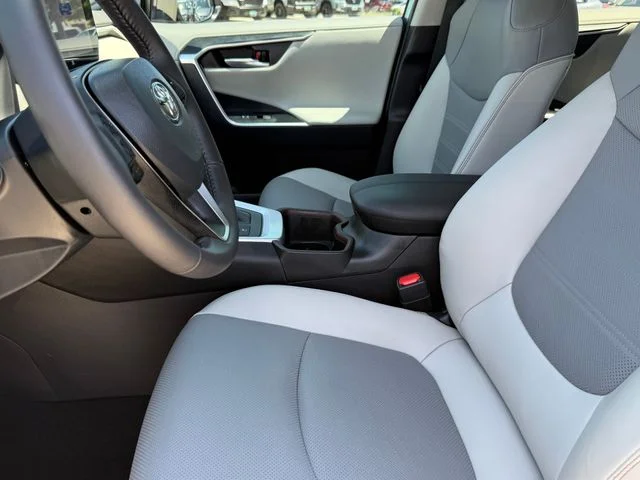 2023 Toyota RAV4 Hybrid - Image 9