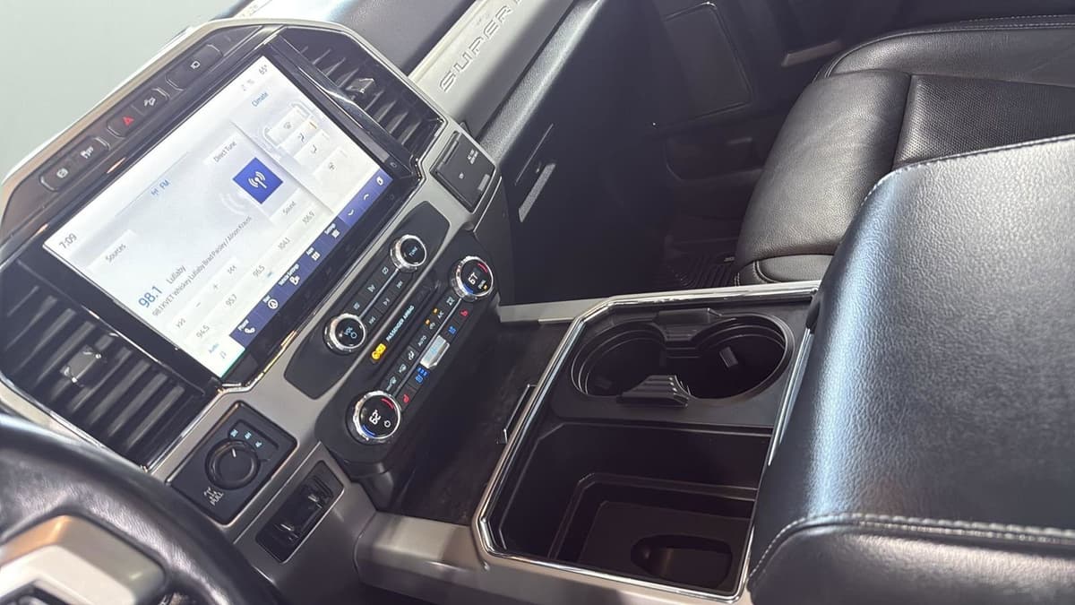 2022 Ford F-350SD - Image 18