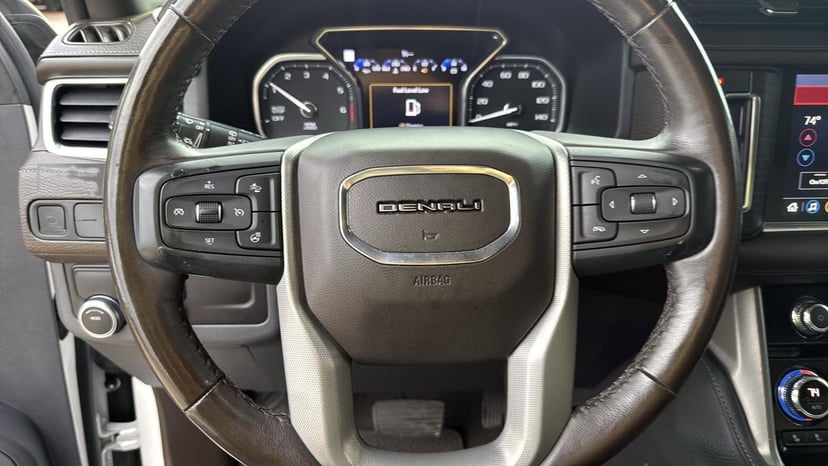 2021 GMC Yukon - Image 15