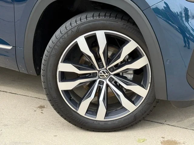 2022 Volkswagen Atlas Cross Sport - Image 2