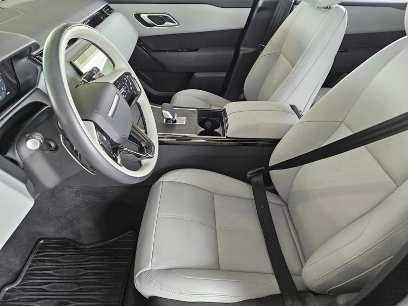 2025 Land Rover Range Rover Velar - Image 13