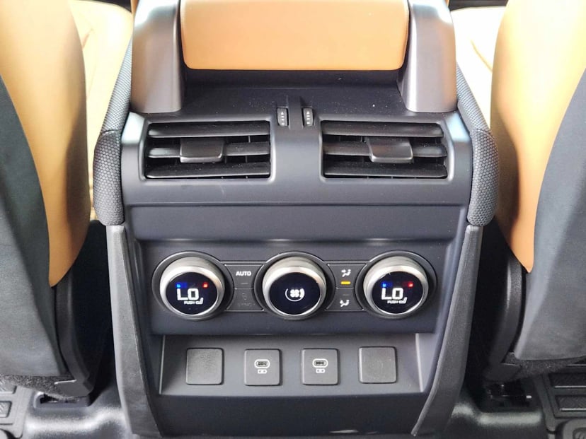 2024 Land Rover Defender - Image 31
