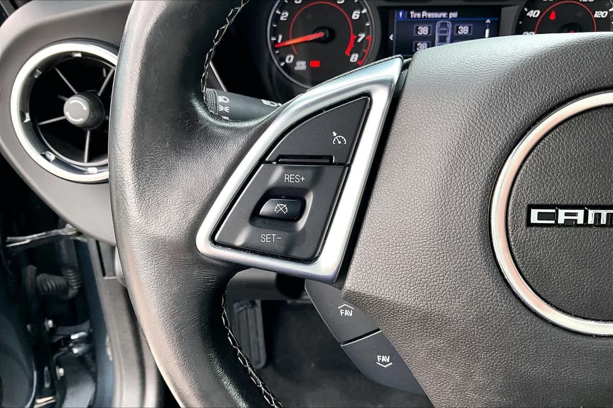 2021 Chevrolet Camaro - Image 23