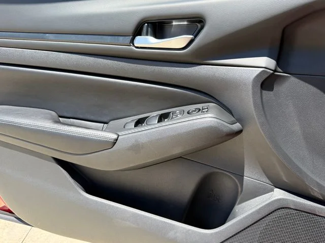 2025 Nissan Altima - Image 21