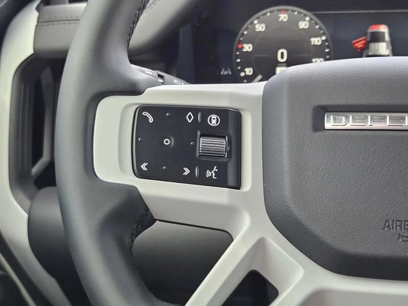 2026 LAND ROVER Defender 110 - Image 28