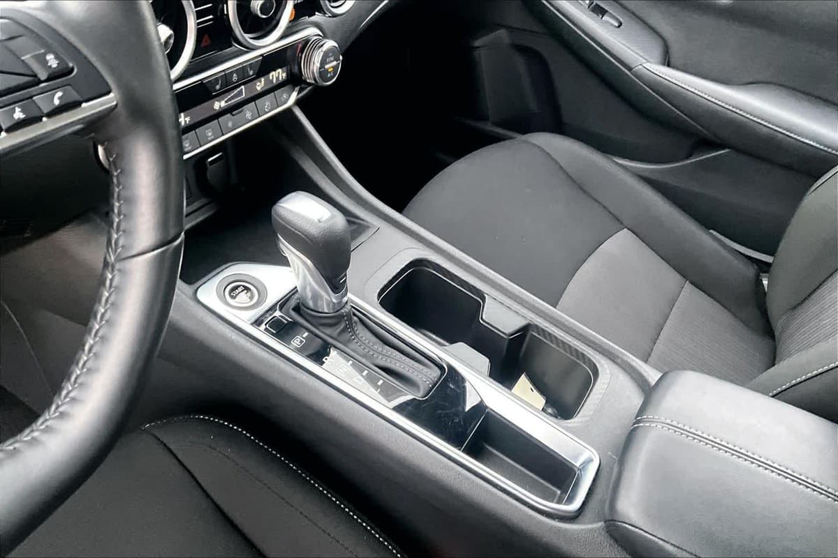 2025 Nissan Sentra - Image 16