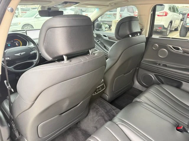 2021 Genesis G80 - Image 25