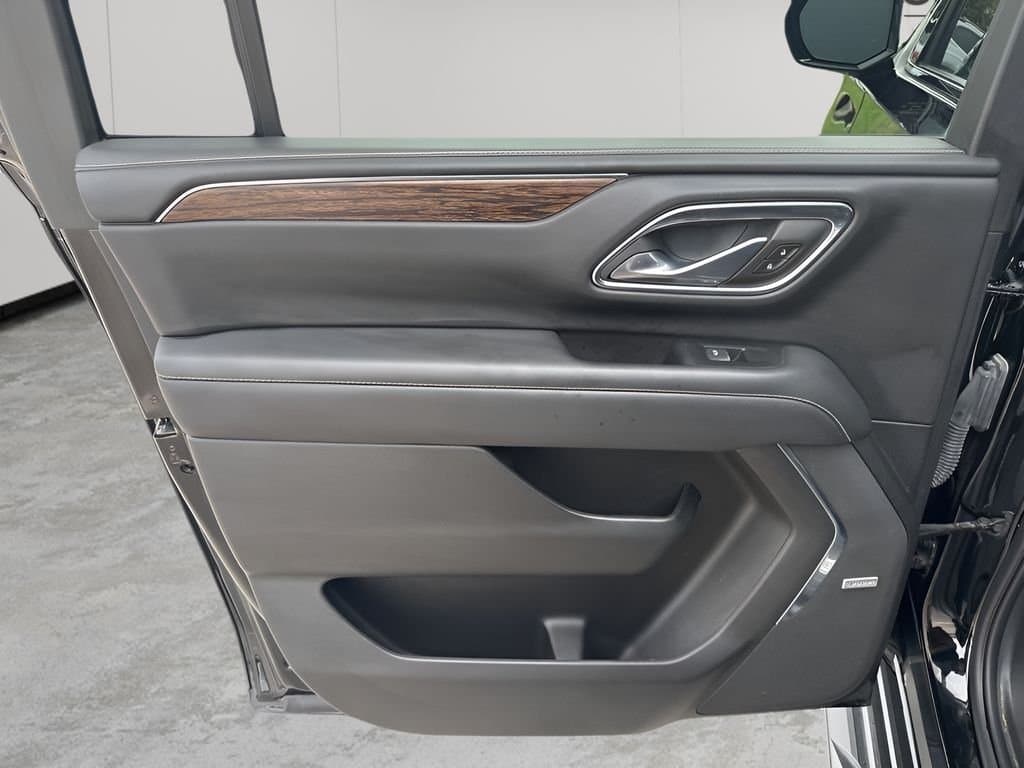 2023 Chevrolet Suburban - Image 17