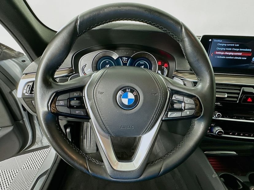 2018 BMW 5 Series - Image 11